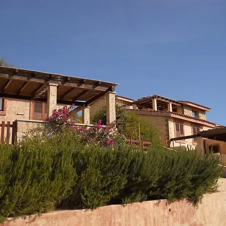Le Residenze Di Porto Corallo בית נופש