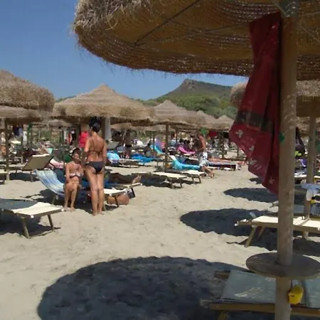 Le Residenze Di Porto Corallo בית נופש